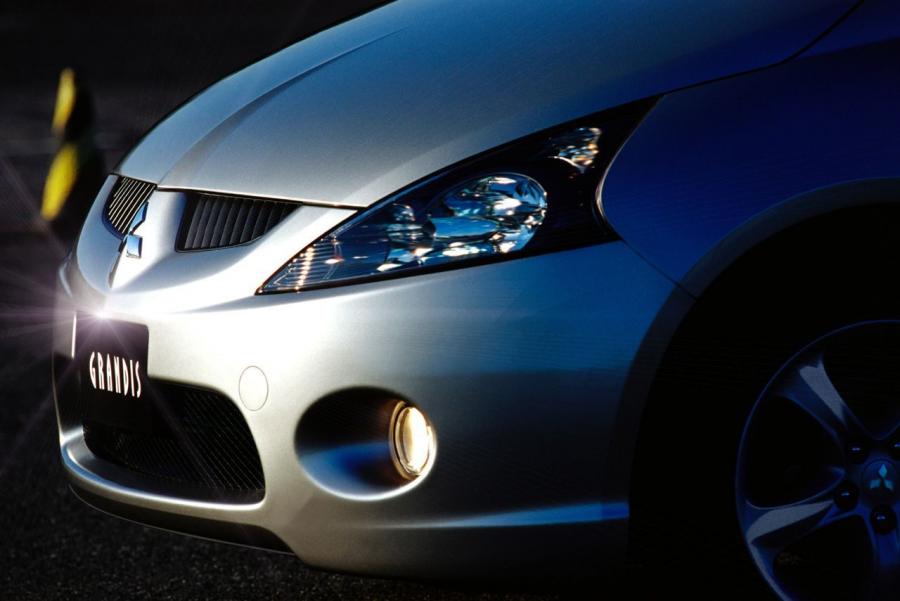 Mitsubishi Grandis 2003 года  (фото 9 из 9)
